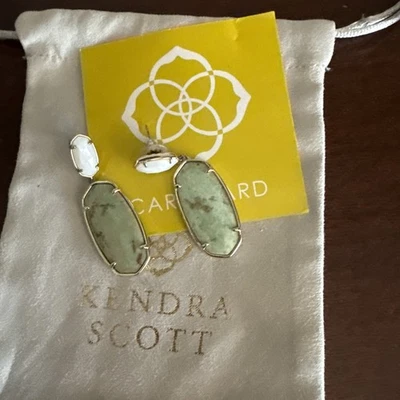 Pendientes colgantes Kendra Scott (raros) grandes tono dorado piedra verde y blanca declaración  Foto 1 de 3