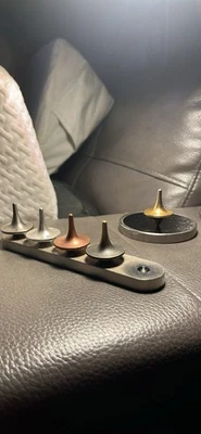 ForeverSpin - Mini Museo de Metal (5 tapas únicas, 1 muelle) Foto 1 de 2