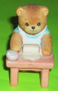 ⭐ VINTAGE ENESCO LUCY RIGG & ME BEAR MOTHER MAKING BREAD ROLLING DOUGH 1986 ⭐ - Picture 1 of 2