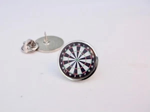 DARTBOARD DARTS ARROWS DARTBOARDS LAPEL PIN BADGE TIE TACK BROOCH CLIP DART GIFT - Picture 1 of 10