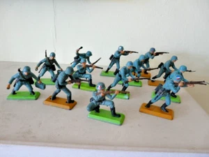13 BRITAINS DEETAIL WW2 GERMAN INFANTRY 9 X 1971 - Picture 1 of 16