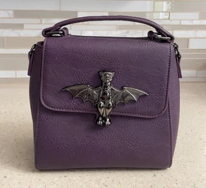 Cartera Bandolera DISNEY Parks HAUNTED MANSION Bat Stanchion Gárgola Púrpura dd - Imagen 1 de 7