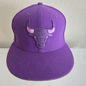 New Era 59FIFTY NBA Chicago Bulls All Purple Fitted Hat Size 7 - Bild 1 von 7