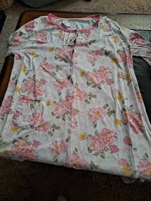 Camisón floral para mujer.Talla grande.  Rosa, amarillo y verde. Botón delantero. Foto 1 de 4