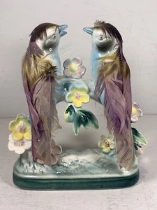 Estatuilla de cerámica vintage de pájaros azules con plumas reales hecha en Japón principios de 1940’s - Imagen 1 de 12