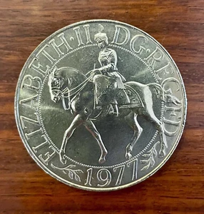 QE2 Silber Jubiläum Krone Münze 1977 - Top Zustand siehe Bilder! - Bild 1 von 4