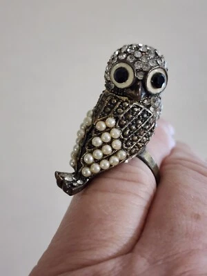 Anillo llamativo de cóctel de búho de latón vintage con pedrería y perlas de ónix AJUSTADO Foto 1 de 4