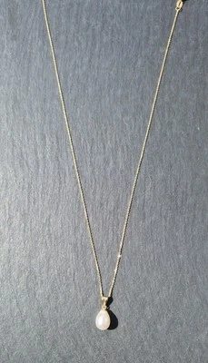 Collar ajustable con colgante de perlas de oro de 9 quilates (SELLO) + Caja de regalo Foto 1 de 3