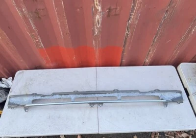 Tira de llenado de parachoques de furgoneta Chevy G10 G20 G30 1985-1991 debajo de la parrilla por encima del tope OEM Foto 1 de 4