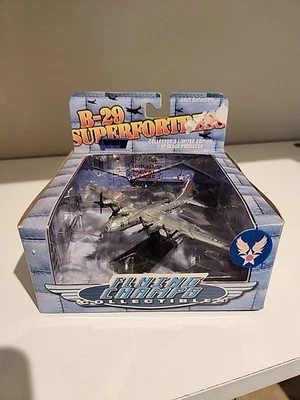 Modelo de avión de metal fundido a presión Flying Champs B-29 Superfortress edición limitada con soporte Foto 1 de 4