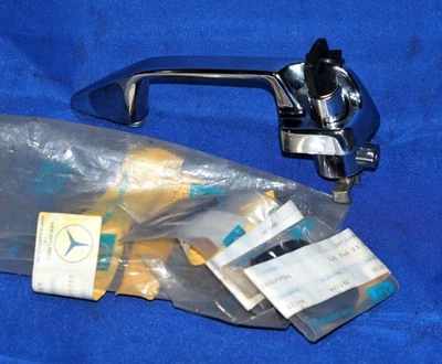 NOS OEM! 1968-1976 Mercedes W114 W115 Front Left Door Handle W/Key & Extras - Image 1 of 4