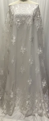 Intrincado encaje de boda bordado con vieira tela blanca por yarda 54" de ancho Foto 1 de 4