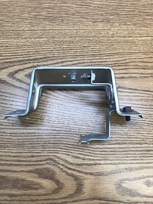 SUZUKI V-STROM DL650 2004-2020 TANQUE DE COMBUSTIBLE PARTE SOPORTE INFERIOR TRASERO # 44550-06G10 Foto 1 de 4