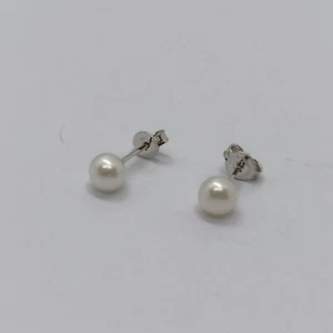 ORECCHINI A BOTTONE BOCCOLA CON PERLA DA 5-5,5 CON ORO BIANCO 18KT (7940) - Foto 1 di 11