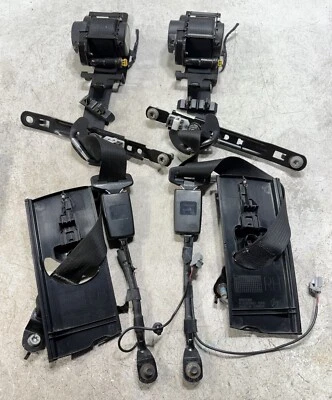 Dodge Charger Chrysler 300 2011-2019 par de cinturones de seguridad delanteros con hebilla OEM Foto 1 de 4