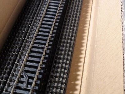 HO ATLAS # 168 CODE 100 BLACK TIES SUPER FLEX TRACK 25 PCS - Image 1 of 4