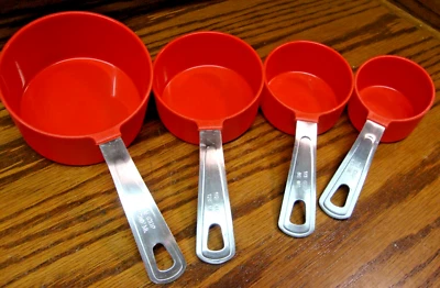 Measuring Spoons Red w/Stainless Steel Handles 4pc (1c, 1/2c, 1/3c, 1/4c)    327 - Image 1 of 4