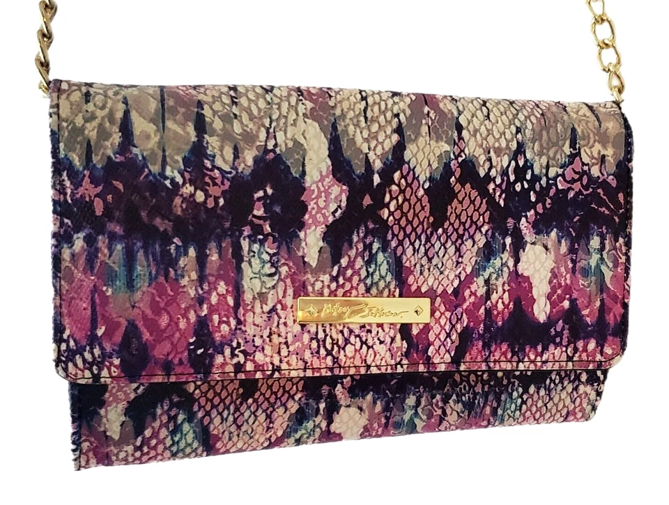 Bolso sin asas bandolera Betsey Johnson púrpura imitación piel de serpiente con correa de cadena Foto 1 de 4