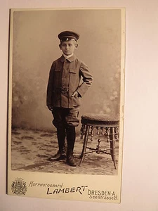 Dresde - agosto de 1901 - alumno Carlos con gorra de estudiante - niño - telón de fondo / CDV - Imagen 1 de 2