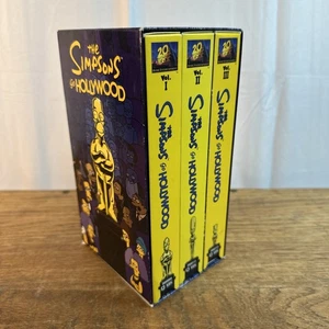 1999 The Simpsons Go to Hollywood VHS Box Set Volumes 1-3 Vintage - Foto 1 di 20
