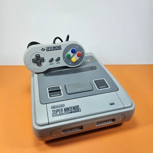 SNES Konsole Super Nintendo PAL Top Zustand Funktioniert Controller und Kabel - Bild 1 von 10
