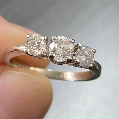 Anel de noivado de ouro branco 14k e diamante - 0,85 quilates - Anel de diamante extraído da Terra - Imagem 1 de 4