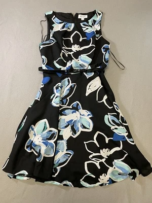 Vestido para mujer ELLE calce floral y acampanado talla 4 negro azul blanco con cinturón sin mangas Foto 1 de 4