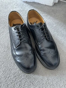 Scarpe brogues Dr Martens 3989 in pelle nera taglia UK 8 EU 42 - Foto 1 di 11
