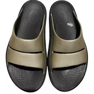 OOFOS sandalo donna OOmega OOahh Luxe 8 latte recupero atletico slide running - Foto 1 di 6