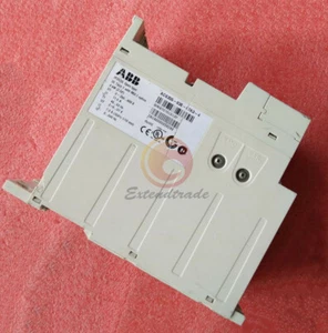 Un convertitore di frequenza ABB usato ACS355-03E-07A3-4 3KW 380V - Foto 1 di 6