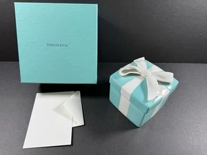 Tiffany & Co. blaue Keramik Geschenk Schmuckschatulle mit Schleife NEU * - Bild 1 von 4