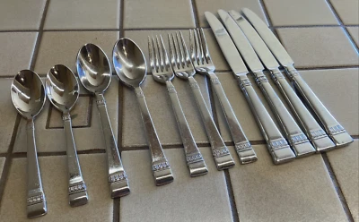 ONEIDA CADENCE 18/10 STAINLESS 11-PC LOT INCL SALAD FORKS, TEASPOONS free ship - Image 1 of 4