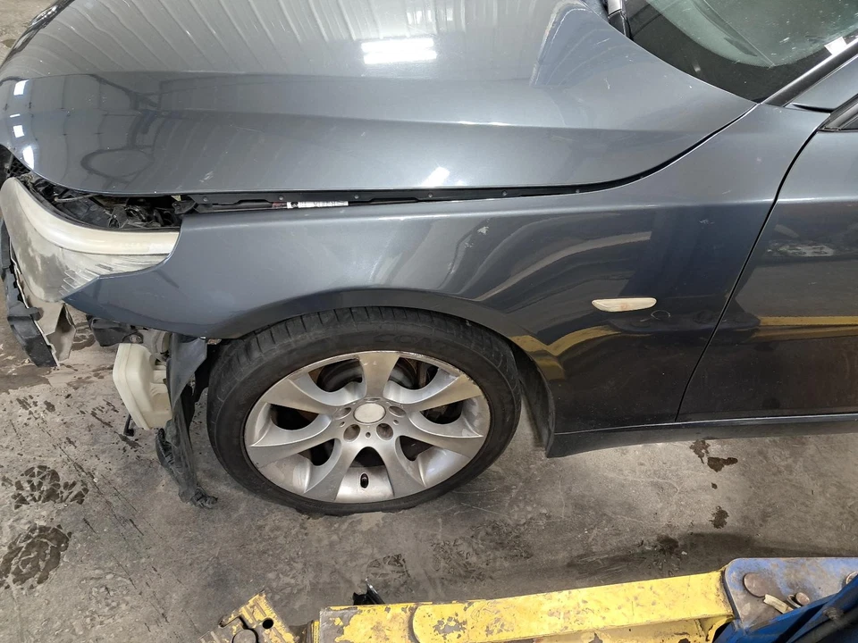 Para-lama dianteiro esquerdo usado serve: 2008 BMW 535I dianteiro esquerdo grau A - Imagem 1 de 4