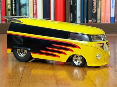 Autobús de arrastre VW Hot Wheel escala 1:18 amarillo negro sin caja LEER Foto 1 de 4