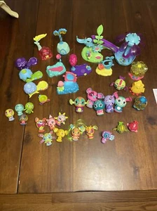 Lot of 14 Zoobles + 13 Habitats + 1 Garden Playset + 6 Large Zoobls - Picture 1 of 24