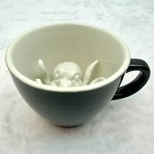 Taza de café Creature con pulpo oculto 8 oz negro - Imagen 1 de 7