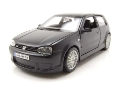 VW Golf 4 R32 Nero Opaco Modellino 1:24 Maisto - Immagine 1 di 4