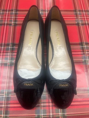 Pisos de ballet Prada de cuero negro con puntera y puntera 8 (38,5) ¡Nuevos! Nuevo en caja Foto 1 de 4