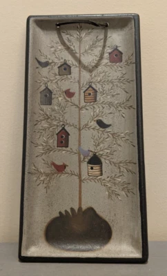 Bandeja de madera pintada a mano de arte popular pájaros casas de pájaros árbol colgante - Donna blanca Foto 1 de 4