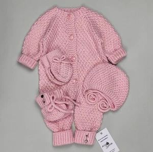 knitted clothes for a newborn - Picture 1 of 5