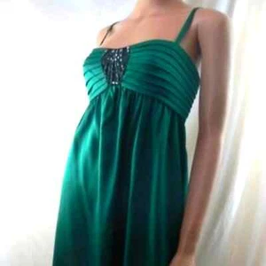 Hermoso Mini Vestido BCBGMAXAZRIA Verde Esmeralda Talla 4 ~ Como Nuevo - Imagen 1 de 12