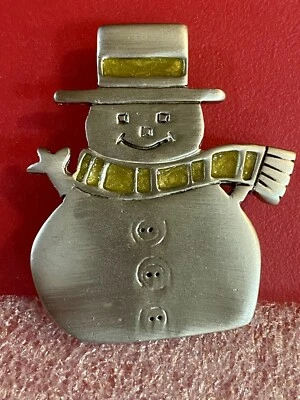 "Broche prendedor muñeco de nieve de peltre con bufanda esmaltada amarilla 1,5""" Foto 1 de 3