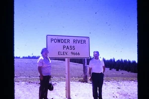 #B 35mm slide - Vintage - Collectibles - Photo - sign people power river pass - Picture 1 of 1
