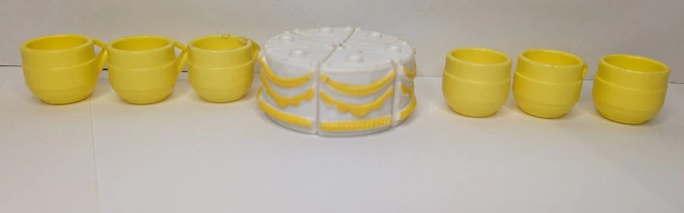 Lote de 12: Pastel de fiesta de cumpleaños My Little Pony años 80 y tazas amarillas Foto 1 de 4