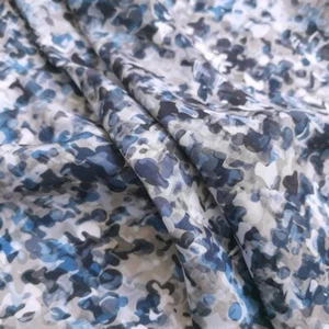 39'' X 55'' Abstract Geometric Poplin Fabric Viscose Rayon Material For Clothing - Picture 1 of 6