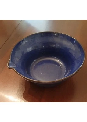 Ikea 9 inch blue serving bowl with pour spout - Image 1 of 2