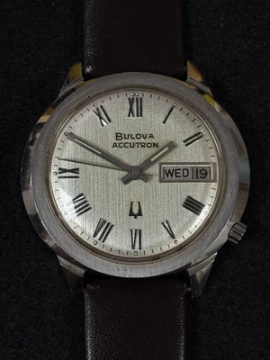 Vintage Bulova Accutron 2182 Day Date Men's Watch - Image 1 of 4