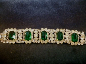 JULIANA WIDE D&E FLAW EMERALD AND CRYSTAL RHINESTONE CLASSIC BRACELET - Picture 1 of 11