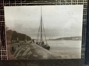 ANTIKE GLAS MAGISCHE LATERNE SLIDE THE KAI MIT SEGELBOOTEN BIDEFORD DEVON - Bild 1 von 7