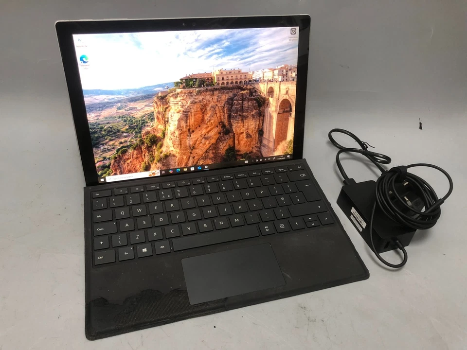 Microsoft Surface Pro 4 i5-6300U 8GB 256GBSSD HD graphics QHD,  Win 10 Pro+PSU - Image 1 of 4